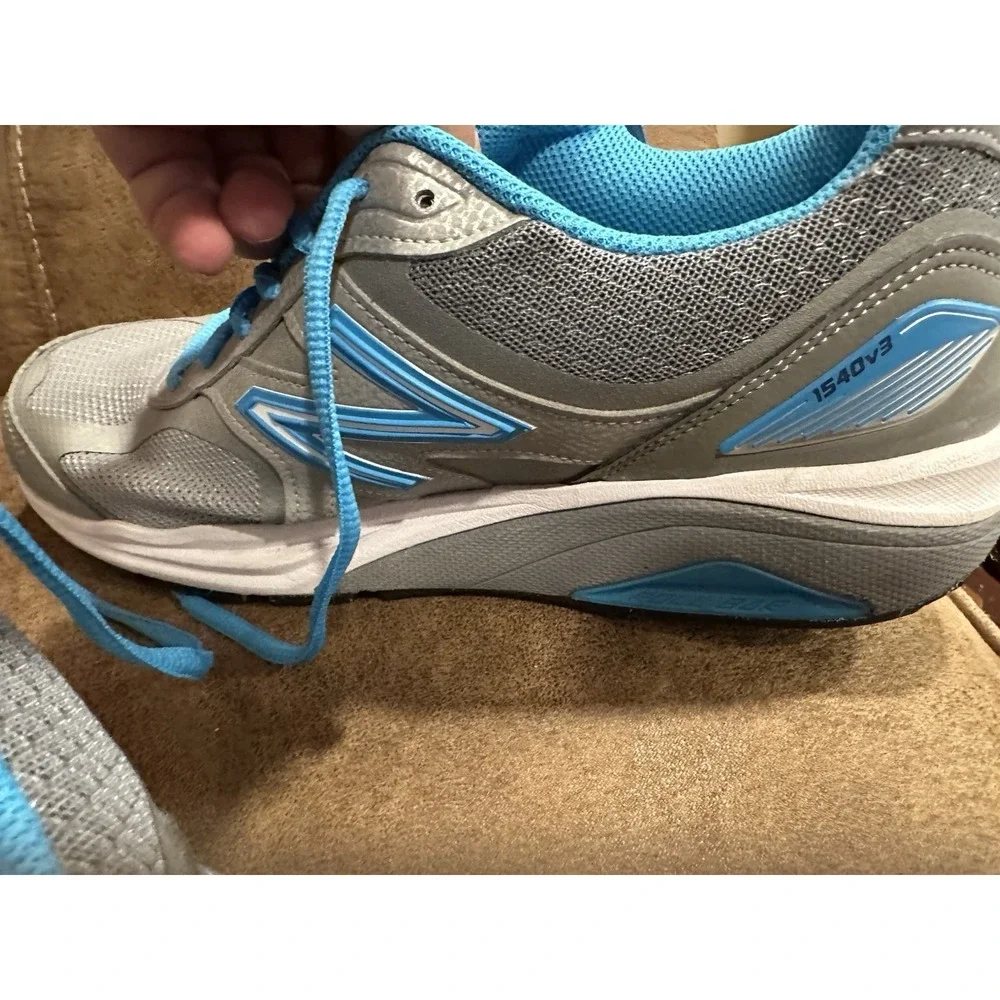 New Balance Women Sneaker Size 9.5 1540v3